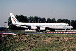 Archivo:316cc - Armée de l'Air DC-8-72F, F-RAFG@CDG,06.09.2004 - Flickr - Aero Icarus (1)