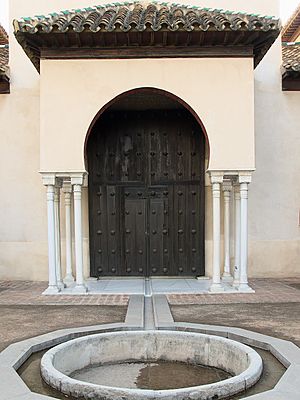 Alcázar Genil, Granada. Pórtico.jpg