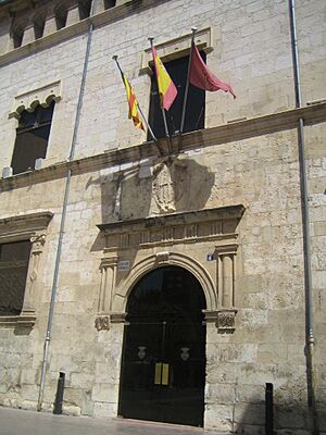 Archivo:AyuntamientodeAlzira400