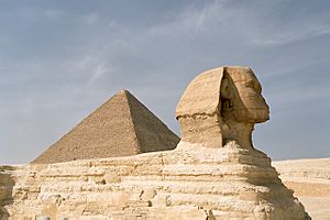 Archivo:Cairo, Gizeh, Sphinx and Pyramid of Khufu, Egypt, Oct 2004