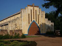 Cathédrale de la ville de Moundou au Tchad.jpg