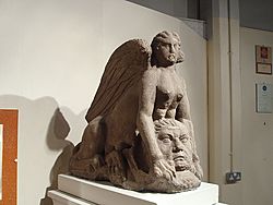 Archivo:Colchester sphinx
