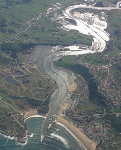 Archivo:Desembocadura río Saja