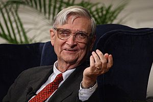Archivo:E. O. Wilson sitting, October 16, 2007