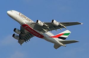 Archivo:Emirates A380 2