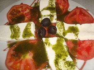 Archivo:Ensalada Caprese de tomate y queso