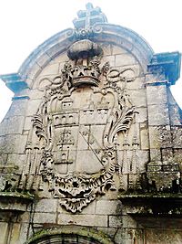 Archivo:Escudo no pazo de Raxoi de Pontedeume