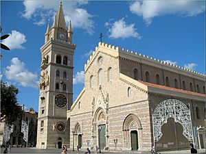 Archivo:Foto Duomo Messina september 09