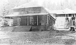 Hotel in Cascadia Oregon 1925.jpg