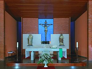Archivo:Iglesia Sagrado Corazón Carballeira (capilla mayor)