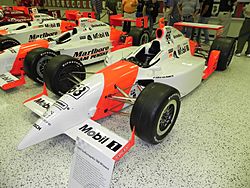 Archivo:Indy500winningcar2001