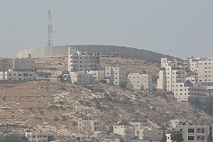 Archivo:Israeli West Bank barrier in Jerusalem2