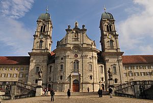 Archivo:Kloster Einsiedeln Frontansicht