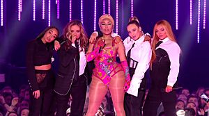 Archivo:Little Mix and Nicki Minaj at MTV EMAs 2018