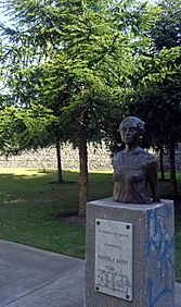 Archivo:Manuela Sáenz, escultura, Puerto Madero