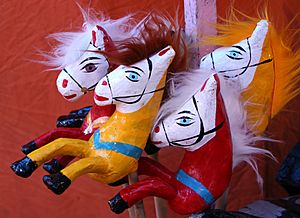 Archivo:Mexican paper mache horses 02