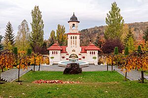 Archivo:Monasterio de Curchi, Curchi, Moldavia, 2023-11-01, DD 84-86 HDR