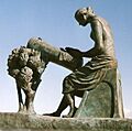 Monument a la Puntaire de l'Arboç.del escultor Joan Tuset 2005