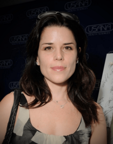 Archivo:Neve Campbell at the Golden Globes in 2010 (crop)