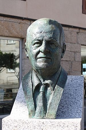 Archivo:Neves 02-06b, alcalde Oswaldo Lino González (Pedro Dobao 2016)