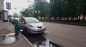 Archivo:Nissan Leaf on Moscow Streets