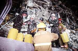 Archivo:Oklahomacitybombing-DF-ST-96-00588
