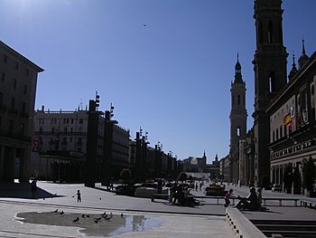 Archivo:Plaza del Pilar (Zaragoza)