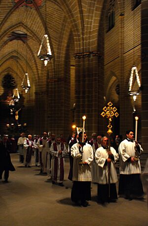 Archivo:Procesion interior catedral