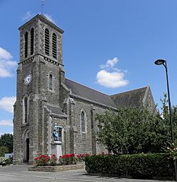 Saint-Julien-du-Terroux (53) Église 01.JPG