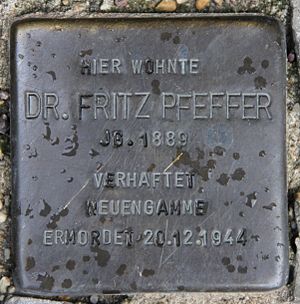 Archivo:Stolperstein Lietzenburger Str 20b (Schönb) Fritz Pfeffer