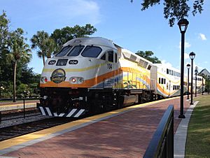 Archivo:SunRail train leaving Winter Park Station