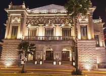 Archivo:Teatro Castro,vista nocturna durango