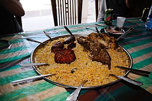 Archivo:Traditional Omani Food