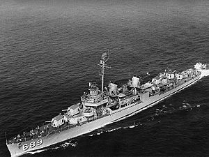 Archivo:USS Wadleigh (DD-689) underway, circa in 1951 (NH 98907)