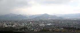 Archivo:View of Nagano City from Mt. Asahiyama