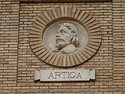 Zaragoza - Antigua Facultad de Medicina - Medallón - Artiga.jpg