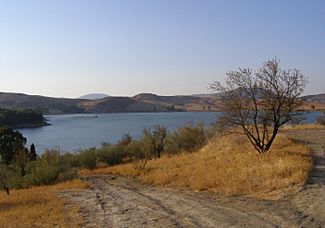 Archivo:Ardales Embalse del Conde 1