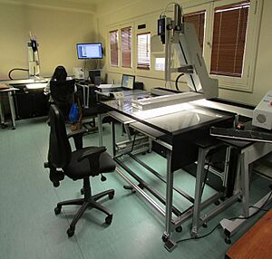 Archivo:BNCL - Laboratorio de Digitalización (Panorama Área de Digitalización)