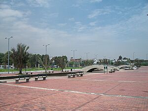 Archivo:BTA Parque El Renacimiento