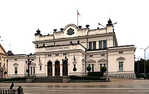 Archivo:Bulgarian Parliament 2 TodorBozhinov 041009