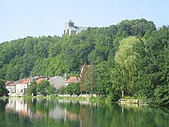 Citadelle de Dun-sur-Meuse depuis le fleuve