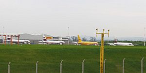 Archivo:DHL freight planes - geograph.org.uk - 165255
