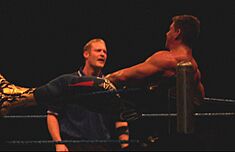 Archivo:Eddie Guerrero on a corner