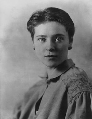 Eva Le Gallienne (mnwp.275003, cropped restoration).jpg