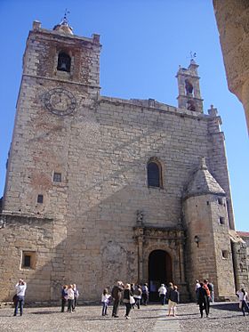 Fachada principal. Iglesia de San Mateo de Cáceres.JPG