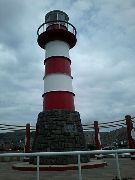 Faro lago titicaca peru
