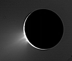 Archivo:Fountains of Enceladus PIA07758