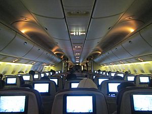 Archivo:Interior de boeing 767 Lan