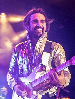 Archivo:Juanes ZMF 2015 jm49214 (cropped)