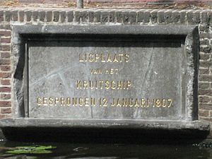 Archivo:Leiden - placa barco de pólvora